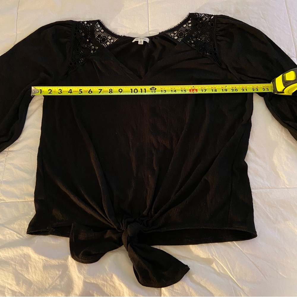 Top with/ Lace Shoulders - Picture 9 of 12